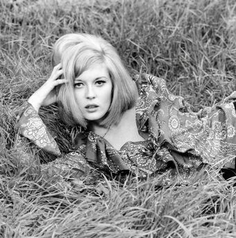 Faye Dunaway Nude Leaks OnlyFans Photo 16