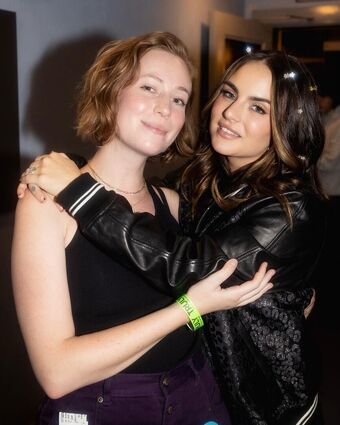 Hannah Einbinder Nude Leaks OnlyFans Photo 14