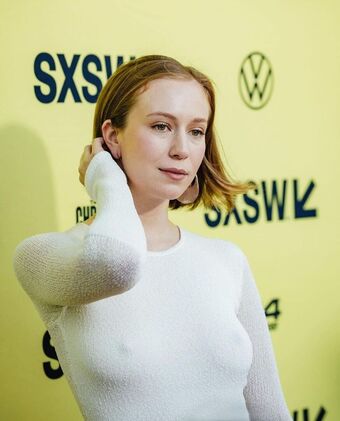 Hannah Einbinder Nude Leaks OnlyFans Photo 11