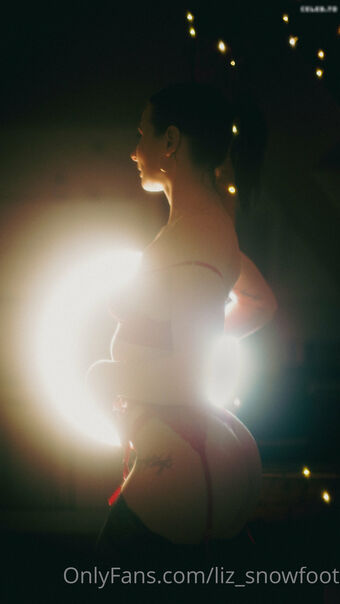 Liz Snowfoot Nude Leaks OnlyFans Photo 17
