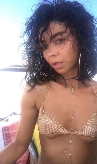 Sarah Hyland Nude Leaks OnlyFans Photo 92