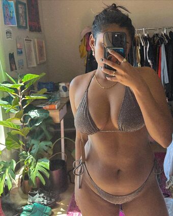 Yamini Nambimadom Nude Leaks OnlyFans Photo 5