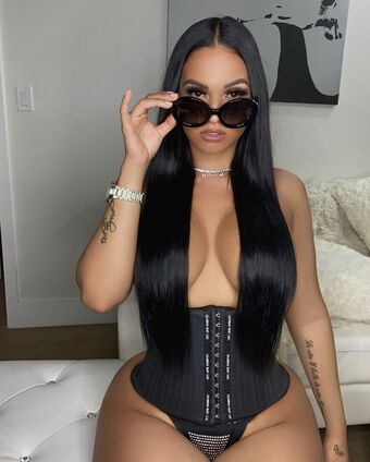 Yineth Moreno Nude Leaks OnlyFans Photo 9