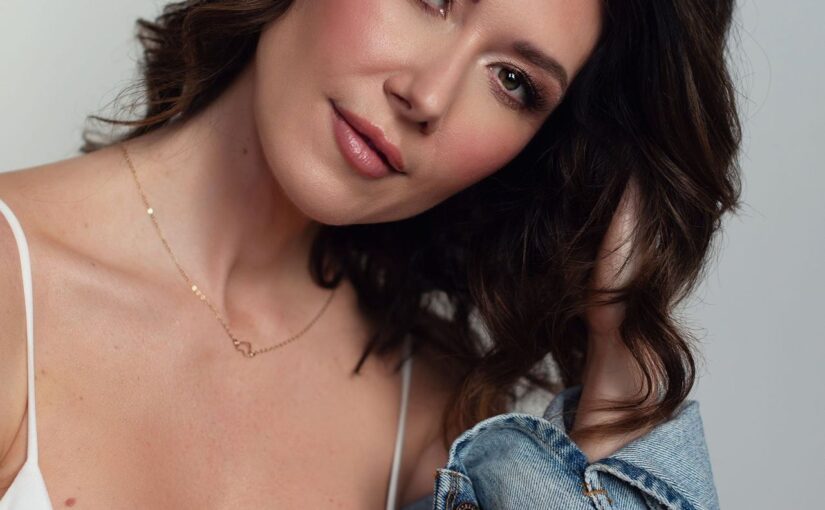 Jewel Staite Sexy (29 Photos)