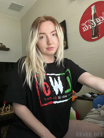 Eeveebeeshow / eevee_bee / eeveebee Nude Leaks OnlyFans  – Leaked Models