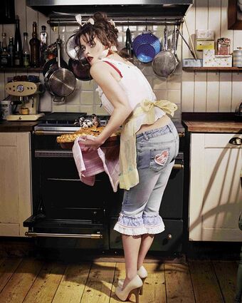 Helena Bonham Carter Nude Leaks OnlyFans Photo 22