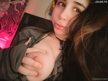 kiwisunset Nude Leaks OnlyFans Photo 242