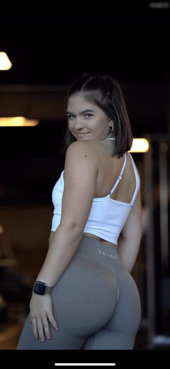 Laura Becker Nude Leaks OnlyFans Photo 5