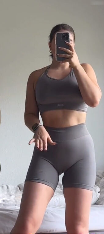 Laura Becker Nude Leaks OnlyFans Photo 10