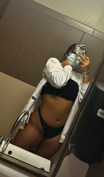 spicyserenaaa Nude Leaks OnlyFans Photo 17