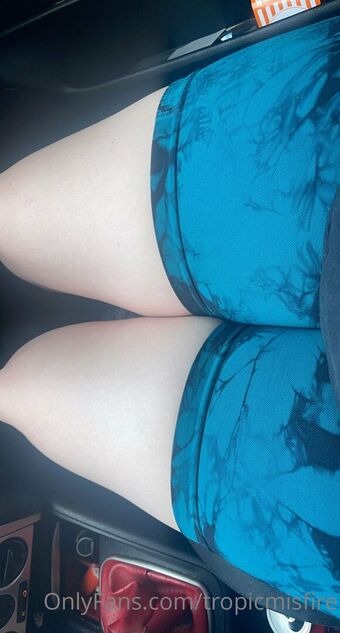 tropicmisfire Nude Leaks OnlyFans Photo 1