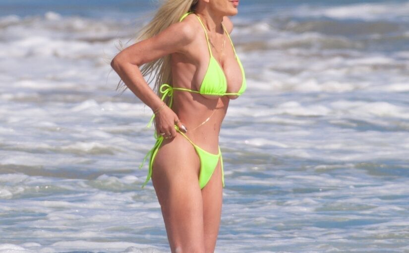 Tori Spelling Looks Smoking Hot in a Bikini as She Hits the Beach in Malibu (24 Photos)