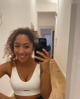 Amanda Ciss Nude Leaks OnlyFans Photo 37