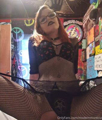 modern_morticia / modernmorticia Nude Leaks OnlyFans  – Leaked Models