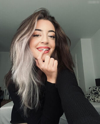 Parshad Esmaeili Nude Leaks OnlyFans Photo 12