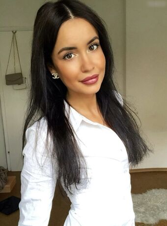 Shiny Kathrin Nude Leaks OnlyFans Photo 3