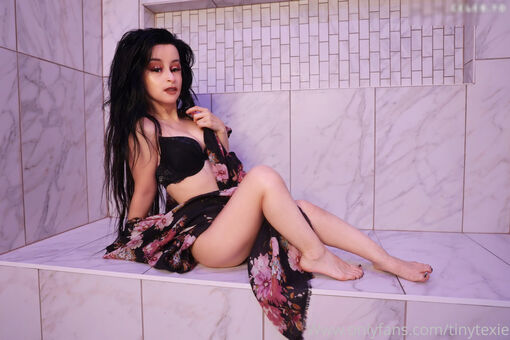 Tiny Texie Nude Leaks OnlyFans Photo 36