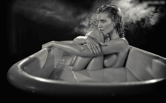 Tricia Helfer Nude Leaks OnlyFans Photo 32