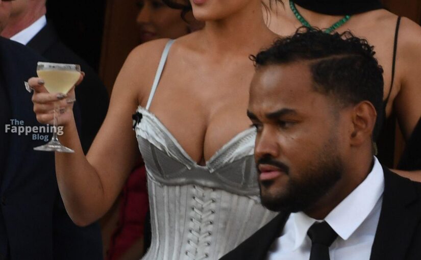 Kylie Jenner Shows Off Her Sexy Boobs in Venice (66 Photos)