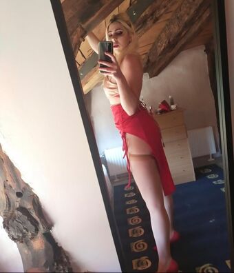 Alice Hunter Nude Leaks OnlyFans Photo 7