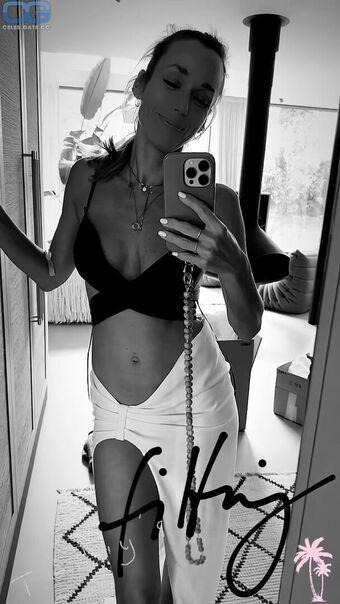 Annemarie Carpendale Nude Leaks OnlyFans Photo 204