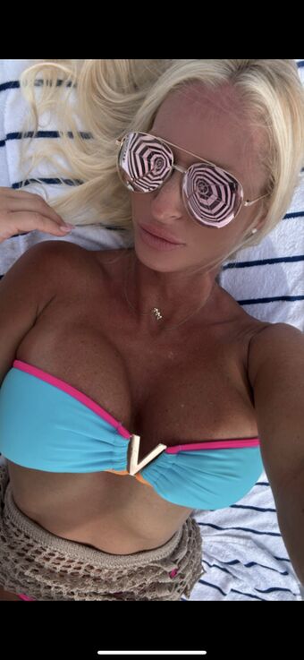 Texas Hotwife Nude Leaks OnlyFans Photo 5