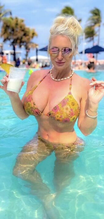 Texas Hotwife Nude Leaks OnlyFans Photo 8