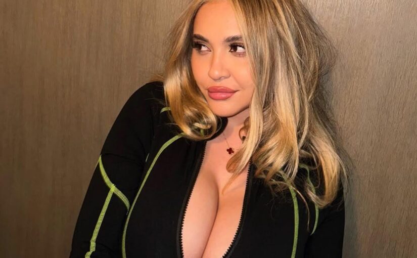 Stella Hudgens Displays Her Massive Boobs (4 Photos)