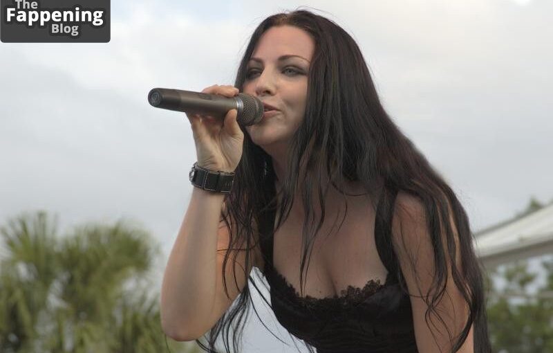 Amy Lee Sexy (12 Photos)
