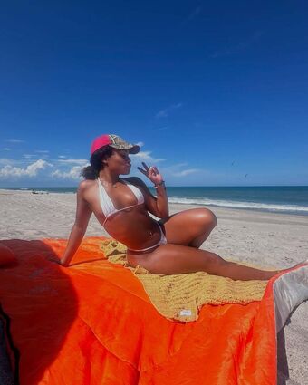 elizabethnaomiii Nude Leaks OnlyFans Photo 14