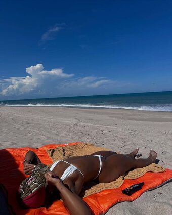 elizabethnaomiii Nude Leaks OnlyFans Photo 17