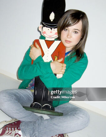 Elliot Page Nude Leaks OnlyFans Photo 34