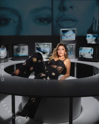 Hadise Nude Leaks OnlyFans Photo 91