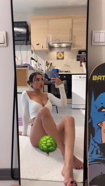 Kübra Miranda Çamlıbel Nude Leaks OnlyFans Photo 39