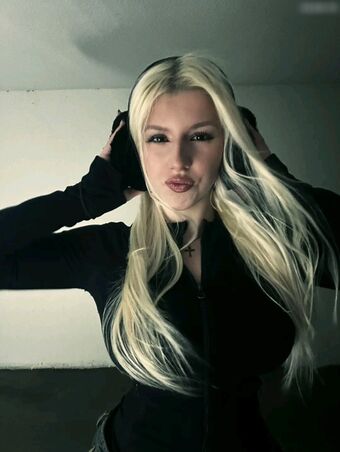 Laura.z57 Nude Leaks OnlyFans Photo 27