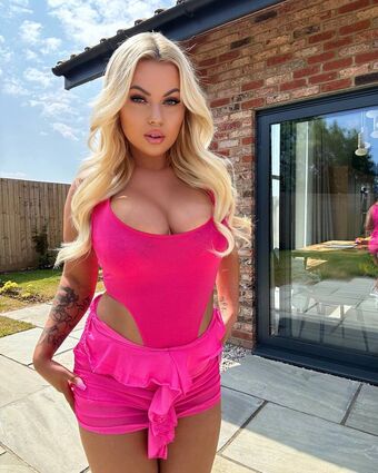 Leia Amirah Nude Leaks OnlyFans Photo 9