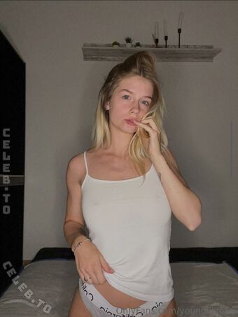 younglily.official Nude Leaks OnlyFans Photo 16