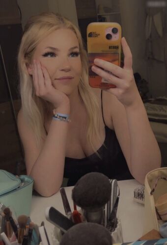 sarifari32 Nude Leaks OnlyFans Photo 33