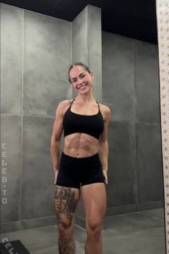 The muscle mommy / _jonishirey / jonirose_fit / themusclemommy Nude Leaks OnlyFans  – Leaked Models