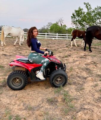 Zoe Victoria Suazo Nude Leaks OnlyFans Photo 13