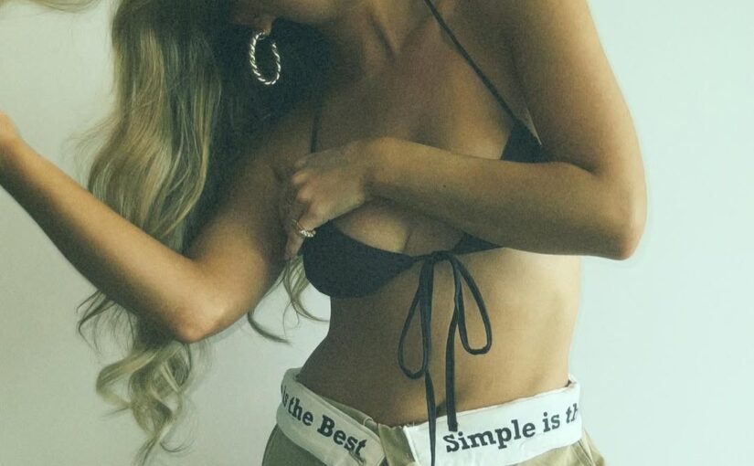 Sara Thompson Sexy (6 Photos)