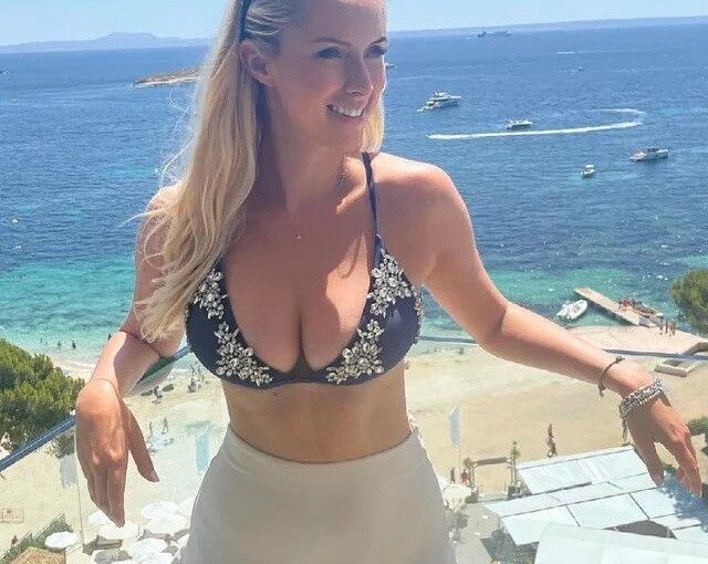 Vivien Wulf Sexy (10 Photos)