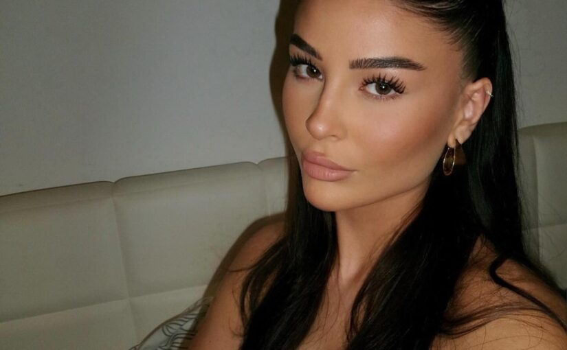 Janina Modica Sexy (8 Photos)