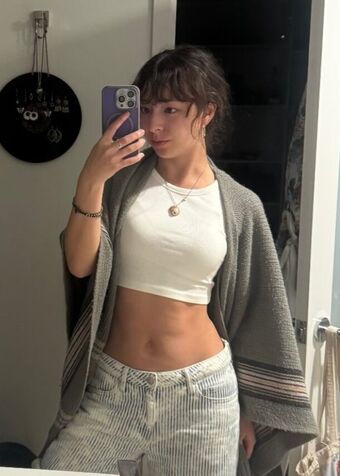 Aubrey Anderson-Emmons Nude Leaks OnlyFans Photo 32