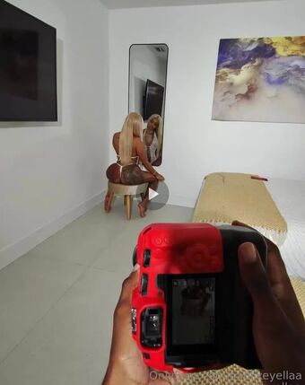 badlikeyellaa Nude Leaks OnlyFans Photo 11