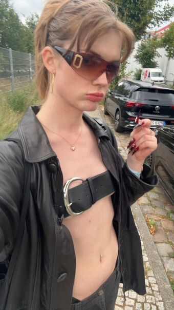 Bambi Snow Nude Leaks OnlyFans Photo 9