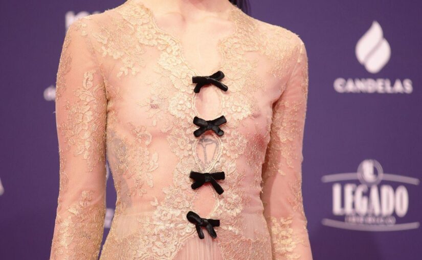 Milena Smit Flashes Her Nude Tits at the Feroz Awards (9 Photos)