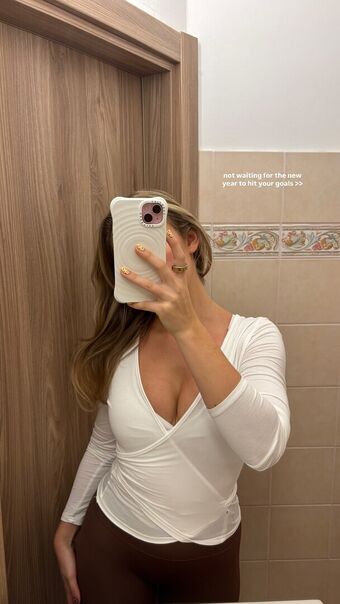 Clara Tubo Nude Leaks OnlyFans Photo 49