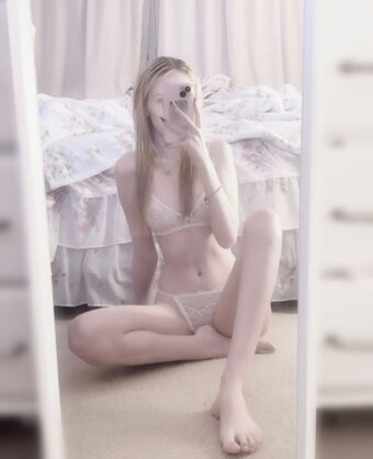 evieleafie Nude Leaks OnlyFans Photo 1