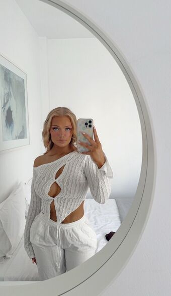 heleneelises/ Helene Elise Strom/ helenees Nude Leaks OnlyFans Photo 2